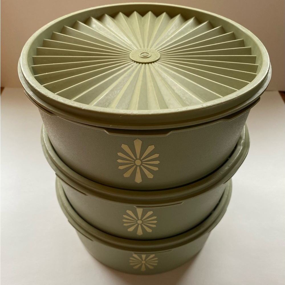 Set of 3 Avocado Green Tupperware With Lids (1204-10x3, 1205-7x2, 1205-8…